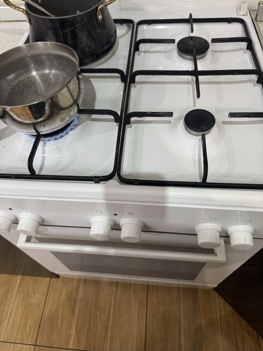 Продам газ плиту bosh