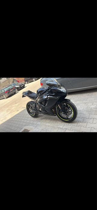 Vand sau schimb cu duba suzuki gsxr 750