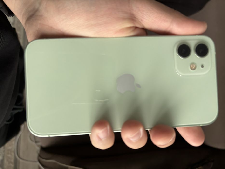 Айфон 12 в хорошем состояние