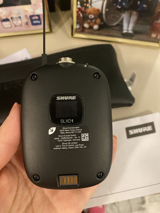 Transmițător digital UHF de buzunar din seria SLXD