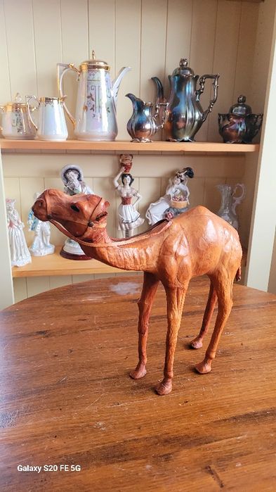 Декоративна фигура на камила