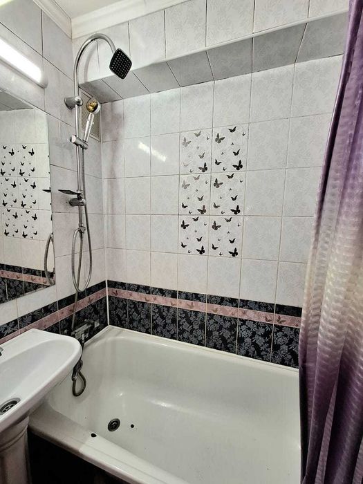 Продаётся  4 комн. квартира, район Универмаг