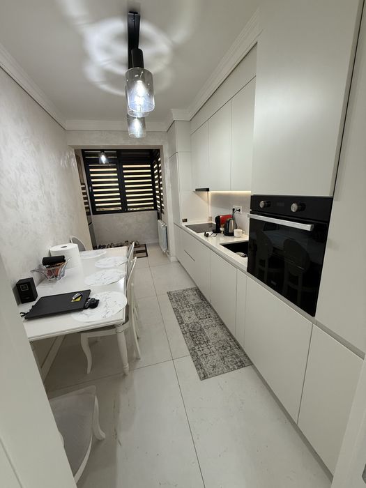 Apartament cu 3 camere Str Doinei