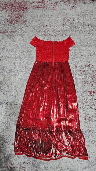 Вечернее платье с паетками