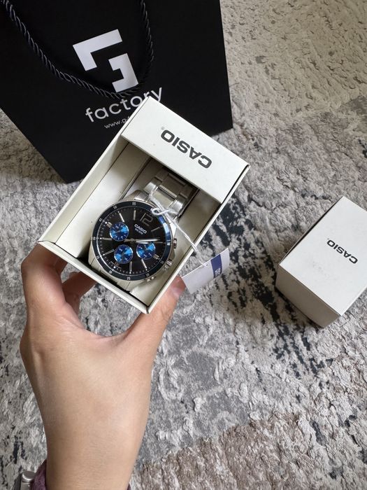 Новые часы Casio кварцевые