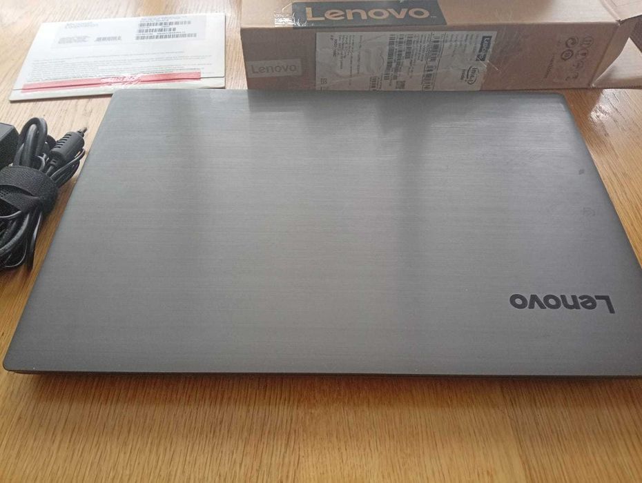 Laptop Lenovo V330-15IKB i5 Gen 8 / Radeon / 15.6” Full HD – putin folosit
