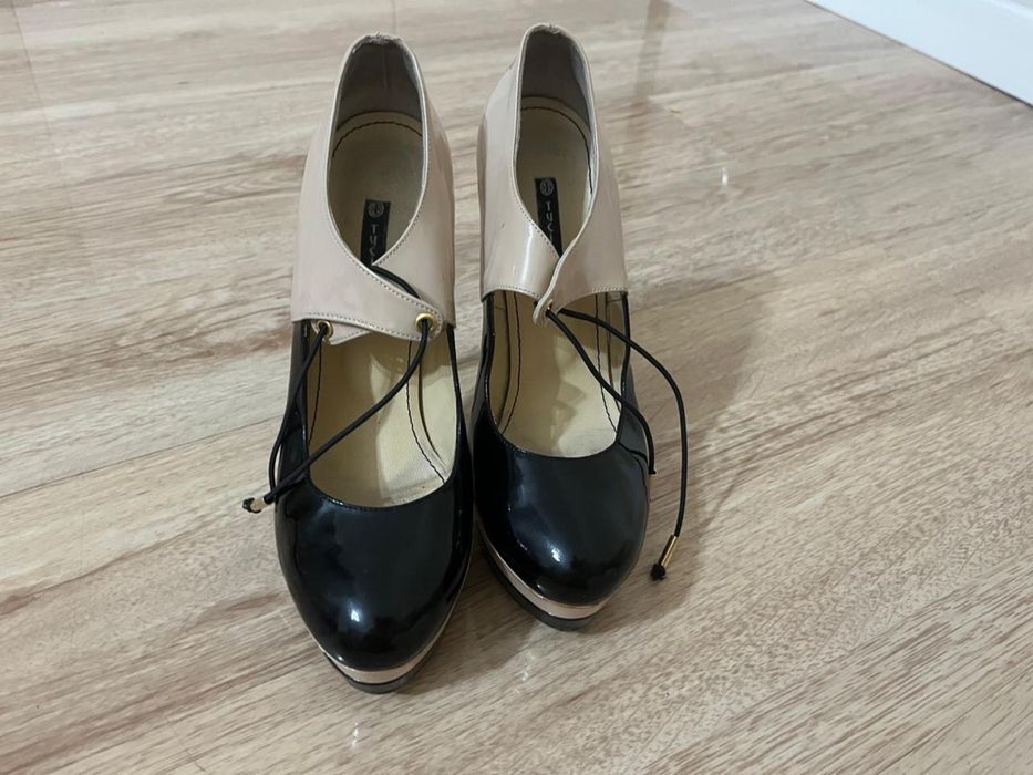 Женская обувь в отличном состояние