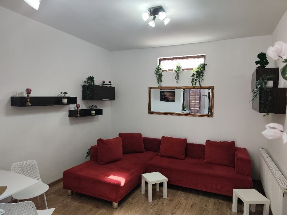 Proprietar  închiriez apartament la casă