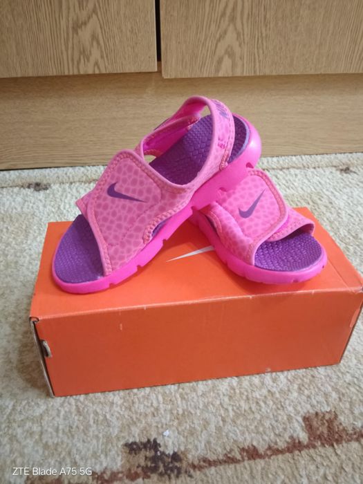 Нови сандали да момиче