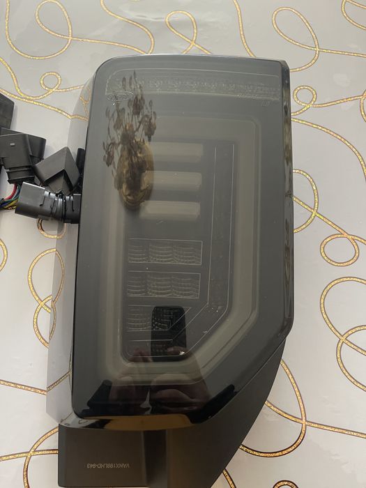 Vînd triple de vw t6 si faruri de sprinter