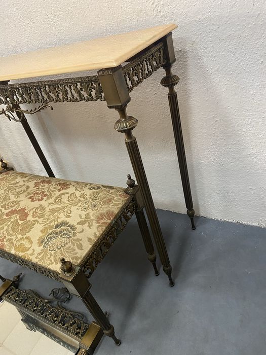 Конзолна маса , табуретка и огледало от масивен месинг