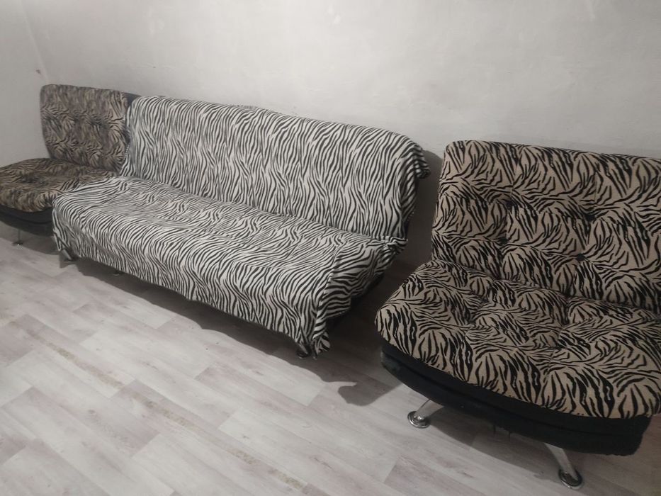 Продам диван и два кресла