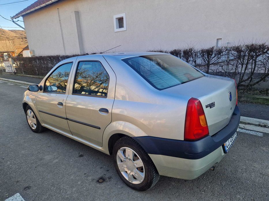 Vand Dacia Logan 2005 cu AC
