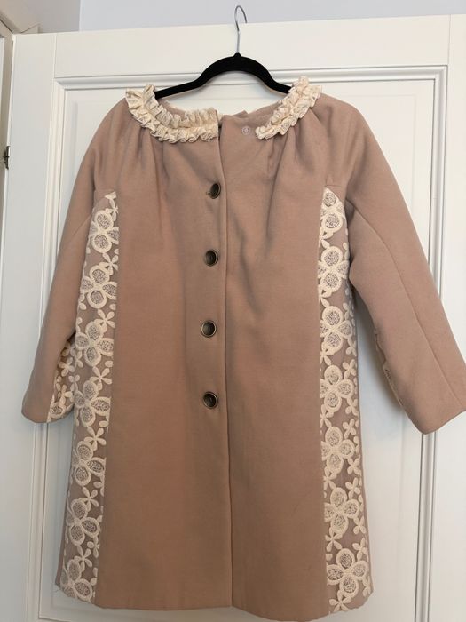 Pardesiu elegant cu dantela