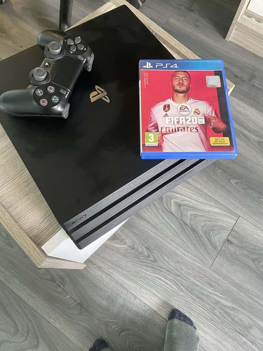 PS4 pro 1 терабайт + FIFA 20