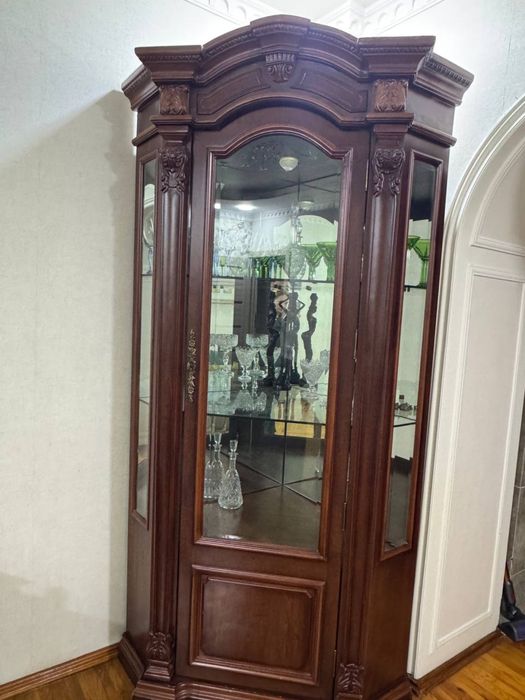 Продается шкаф из натурального дерева