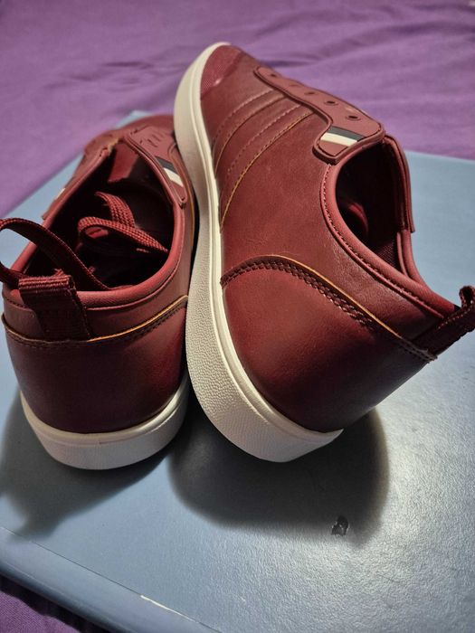 Pantofi sport marime 44, noi, culoare grena