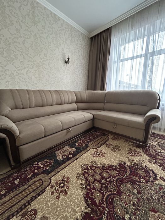 Б/У угловой диван 2.10x160 и кресло