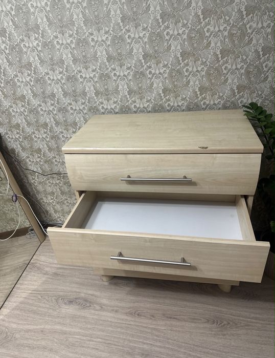 Тумба с зеркалом