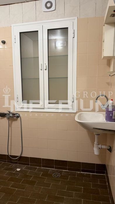 ГОЛЯМ Тристаен апартамент под наем в централната част на гр. Варна