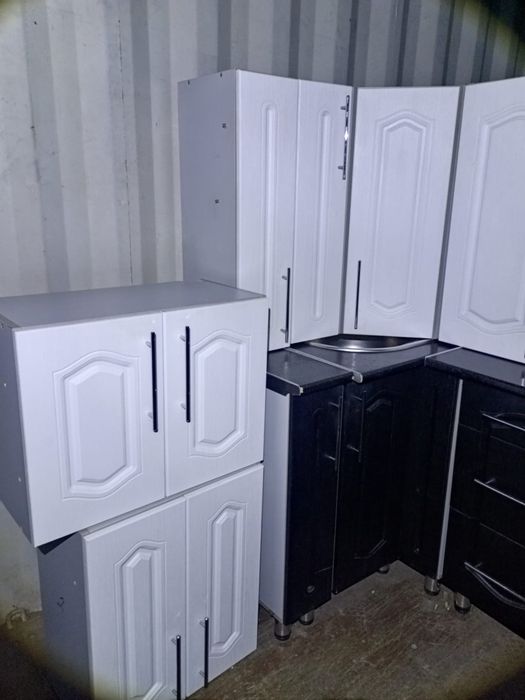 Продается кухонный гарнитур угловой