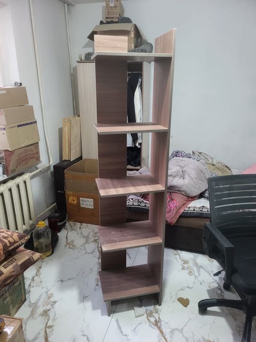 Продам маникюрныйе столы и полка вкаф