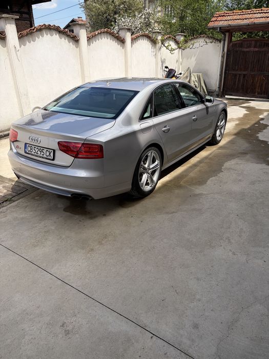 Audi S8 в перфектно състояние