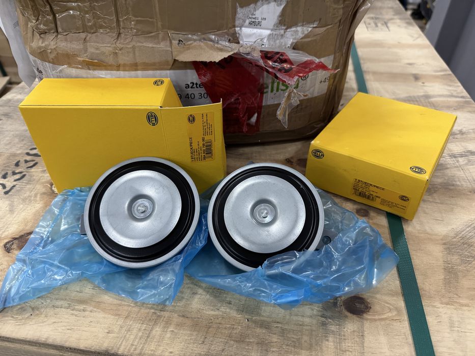 Nou Set 2 x Claxoane 12V HELLA 3BA 002 768-082 Claxon B36