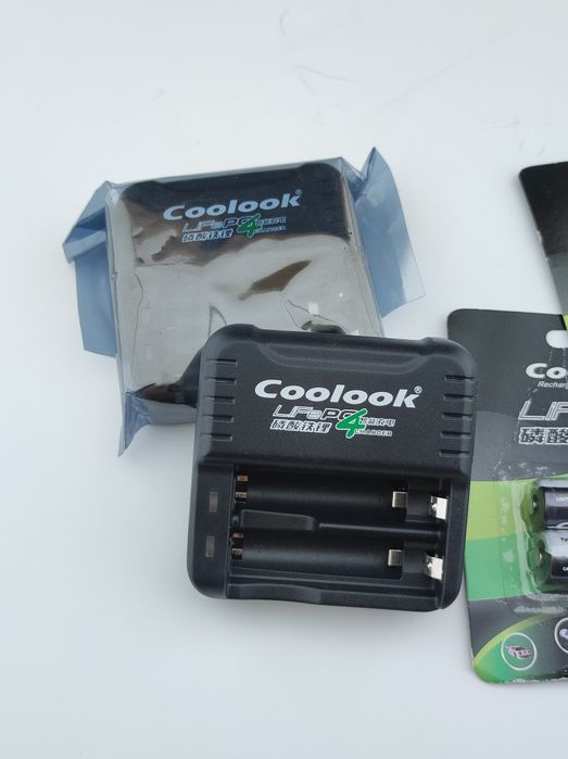 2бр. Зарядни за презареждащи батерии АА