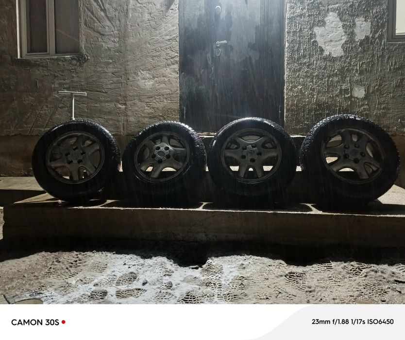 Продам комплект шин с дисками