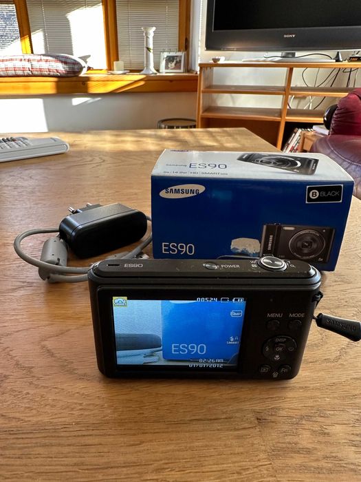 Компактен цифров фотоапарат Samsung ES90 +подарък SD карта SanDisk 2GB