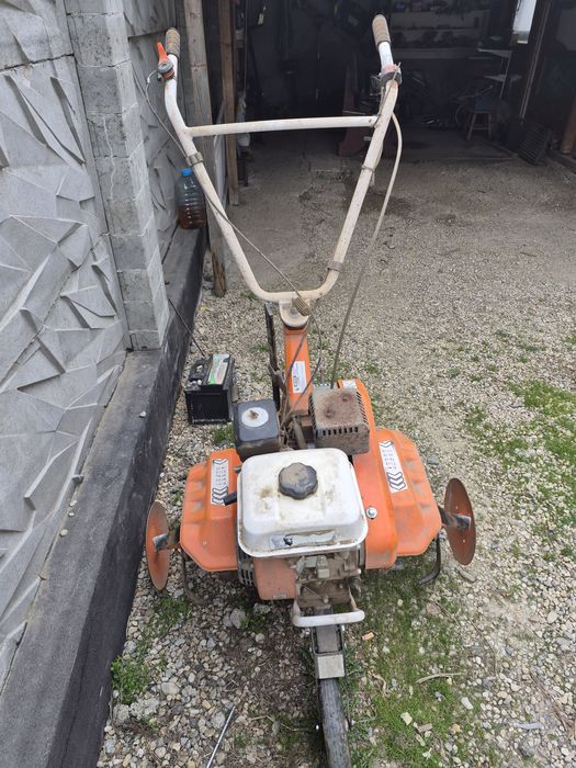 Vând motosapa  in stare buna