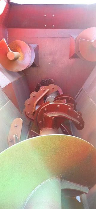 Кормораздатчик горизонтального типа 4м3