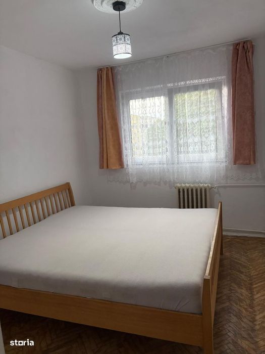 Inchiriez apartament 3 camere, decomandat -zona Vlaicu