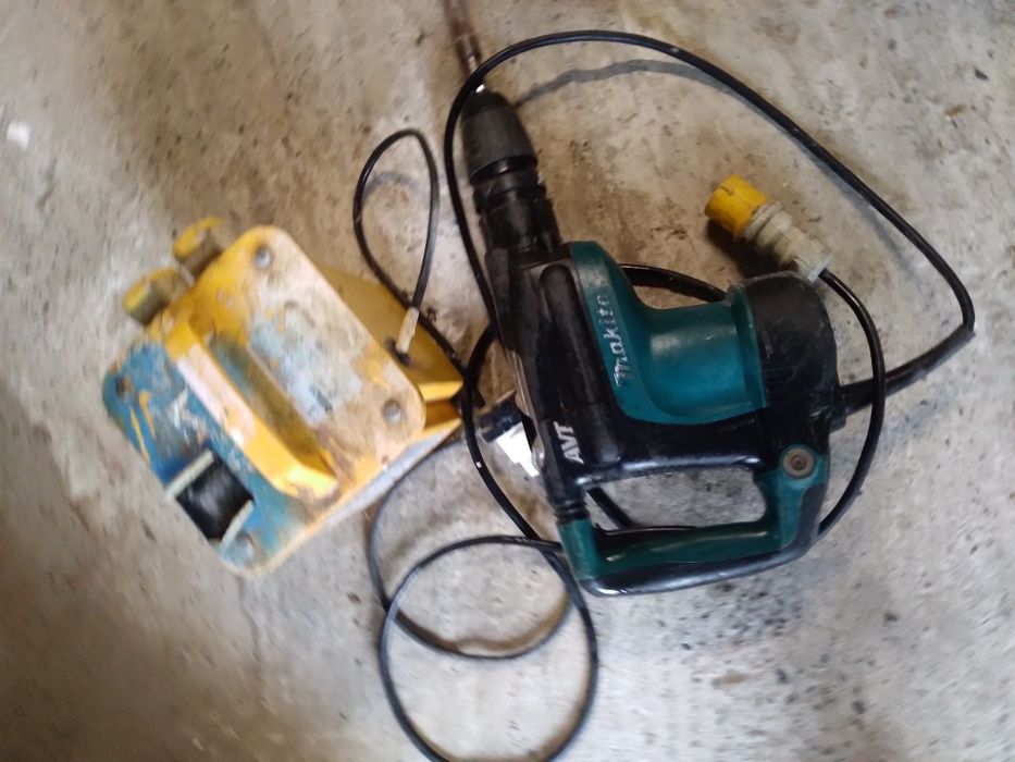 Ciocan rotopercutor makita cu transformator 110w.