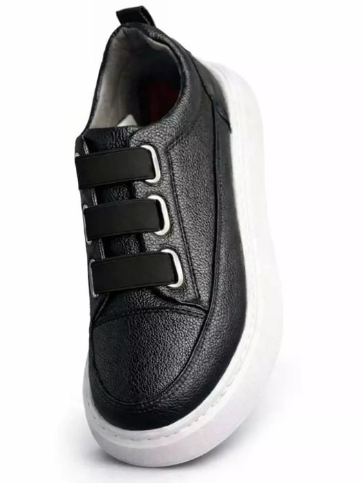 Erkaklar uchun suv o‘tkazmaydigan krassovkalar - Trend uslubida, engil