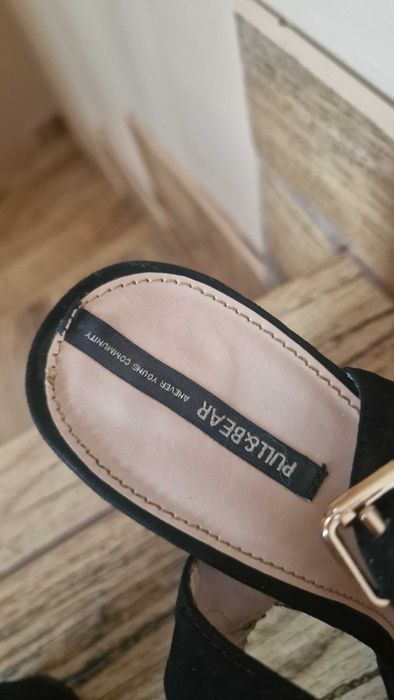 39/40 номер Pull&Bear Дамски черни велурени сандали