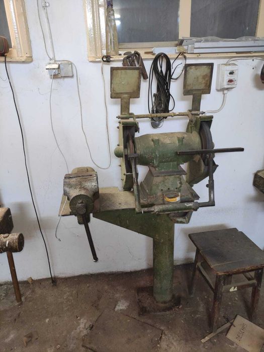 Vand masini de tamplarie second hand