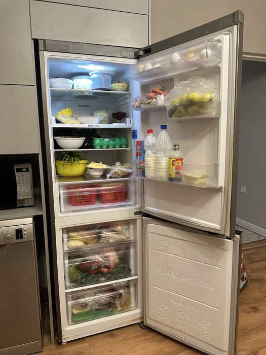 Продам холодильник двухкамерный