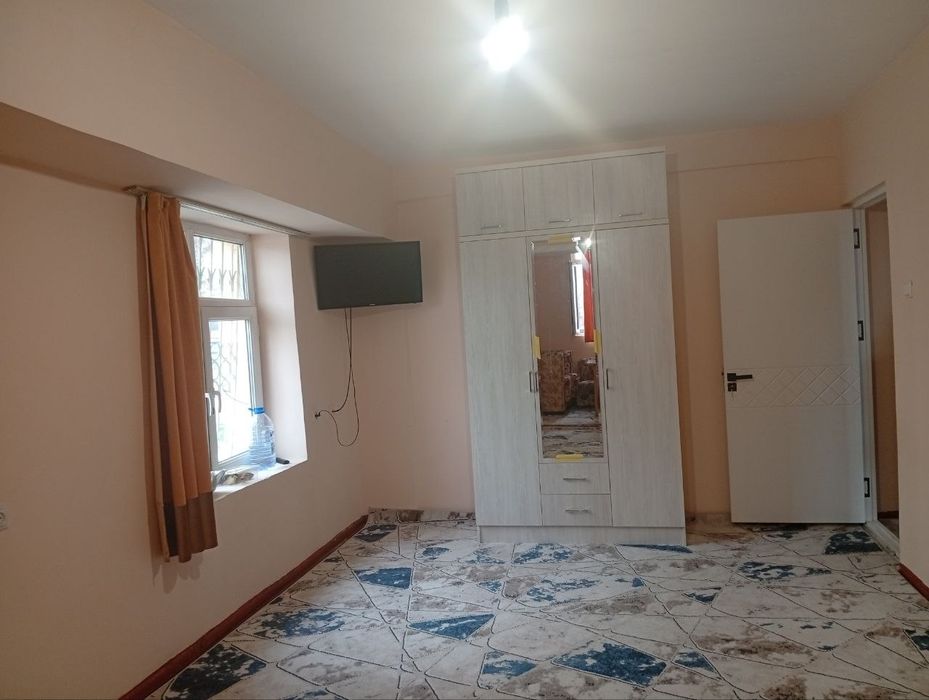 Arenda kvartira 1 xana uzoq mudatka 400 manzilli  Sada ko'chasi (Toshk