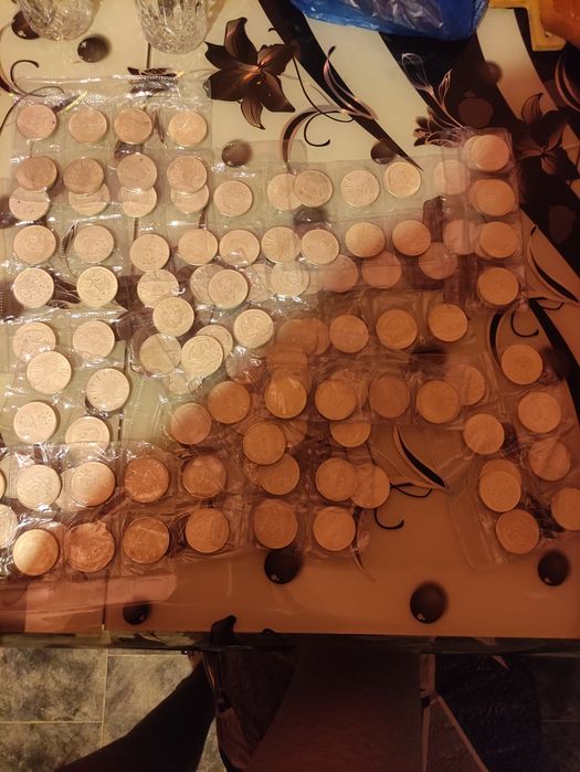 Продавам антични монети