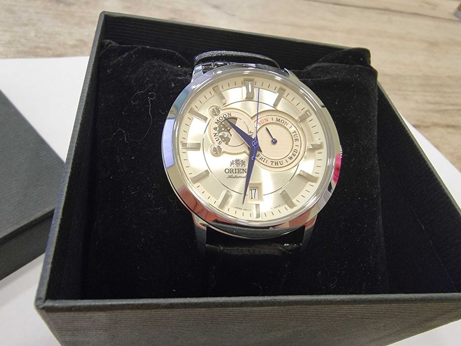 Механичен часовник Orient Sun and Moon