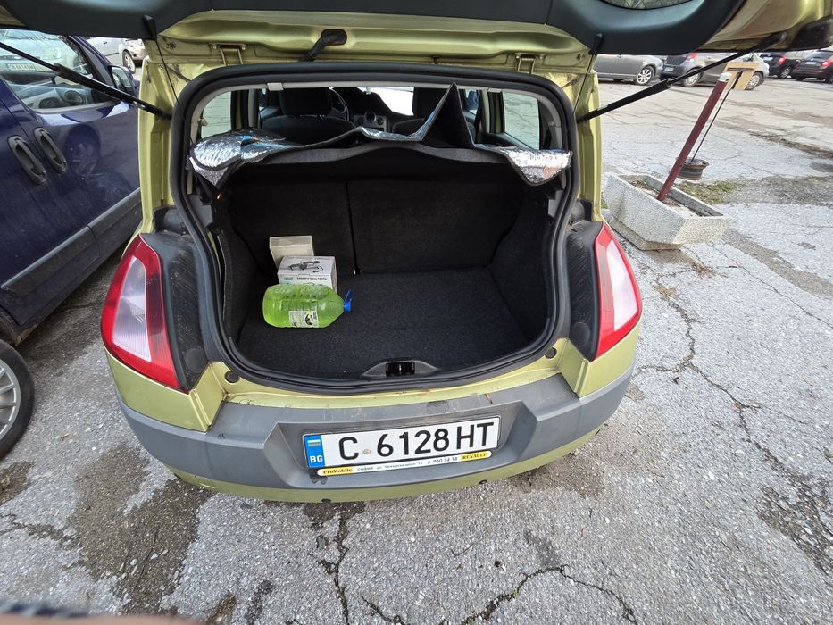 Продавам Рено Меган