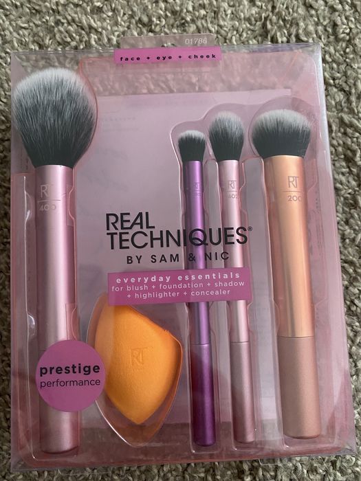 Комплект четки за грим Real Techniques