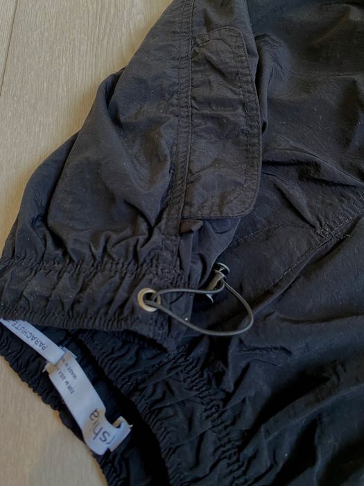Черни панталони тип “парашут” Bershka