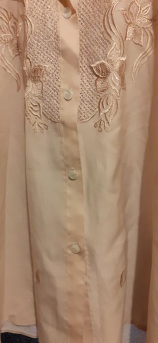 Дамска риза с бродерия