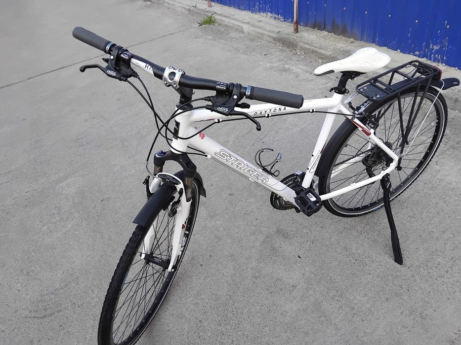Vând bicicleta din aluminiu pentru bărbați
