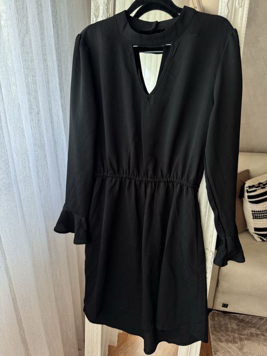 Рокля с пайети в черно