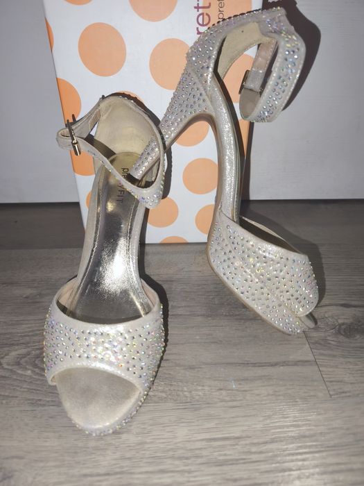 Дамски сандали с ток естествена кожа