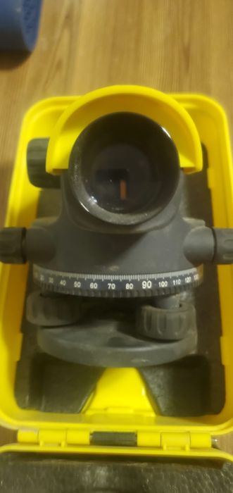 Нивелир оптический Leica